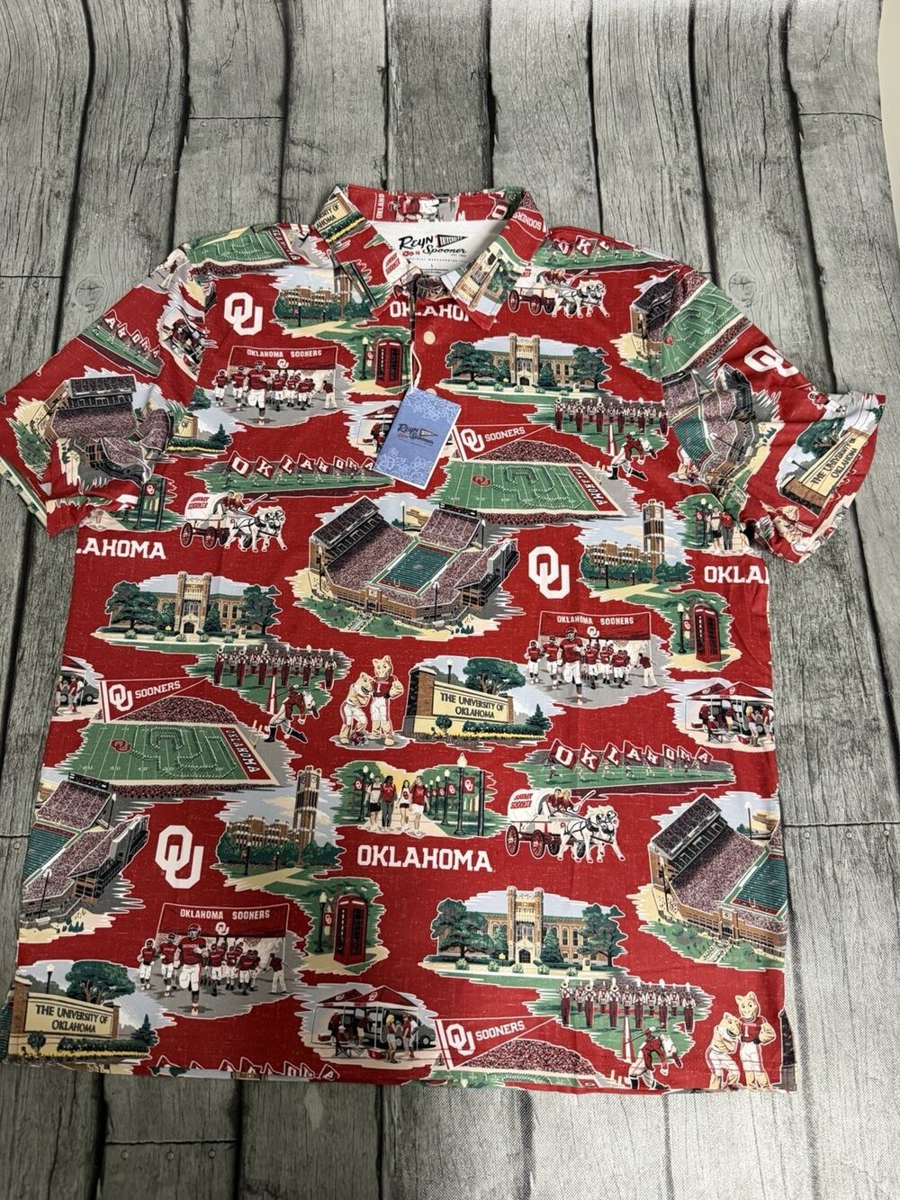 NWT Mens Reyn Spooner OKLAHOMA SOONERS SCENIC PERFORMANCE POLO Large Red SS - Picture 1 of 8